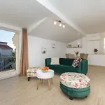 In Kastel Novi Mit Meerblick, Balkon, Klimaanlage, W-lan 5110-1 Kaštela