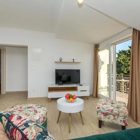 In Kastel Novi Mit Meerblick, Balkon, Klimaanlage, W-lan 5110-1 Apartmán
