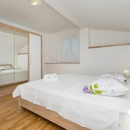 In Kastel Novi Mit Meerblick, Balkon, Klimaanlage, W-lan 5110-1 Apartmán *