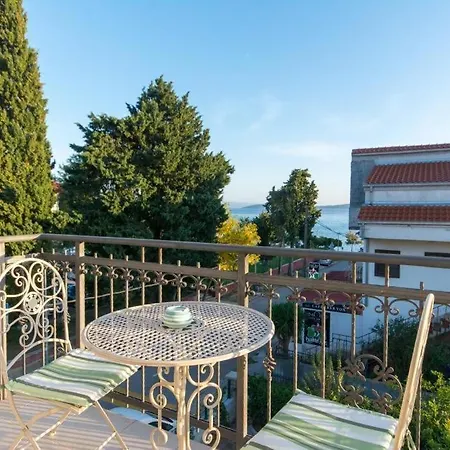 In Kastel Novi Mit Meerblick, Balkon, Klimaanlage, W-lan 5110-1 Apartment