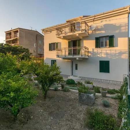 In Kastel Novi Mit Meerblick, Balkon, Klimaanlage, W-lan 5110-1 *