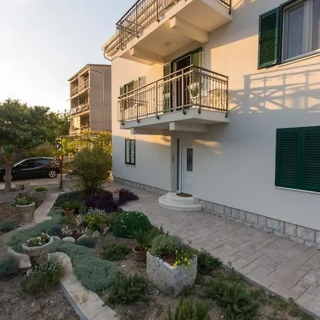 In Kastel Novi Mit Meerblick, Balkon, Klimaanlage, W-lan 5110-1 * Kaštela
