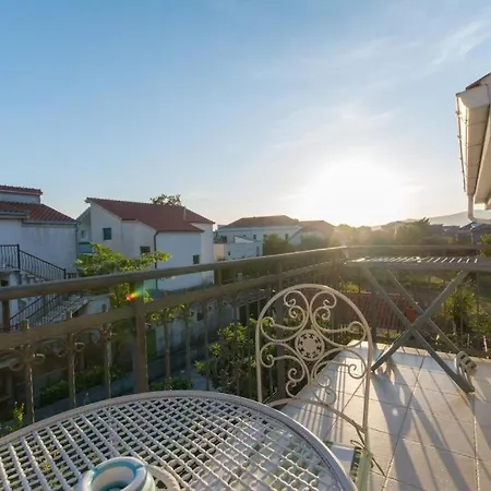 In Kastel Novi Mit Meerblick, Balkon, Klimaanlage, W-lan 5110-1 * Kaštela