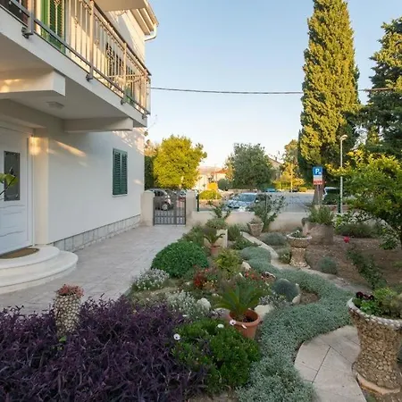 In Kastel Novi Mit Meerblick, Balkon, Klimaanlage, W-lan 5110-1 *