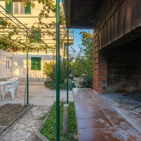 In Kastel Novi Mit Meerblick, Balkon, Klimaanlage, W-lan 5110-1 * Kaštela