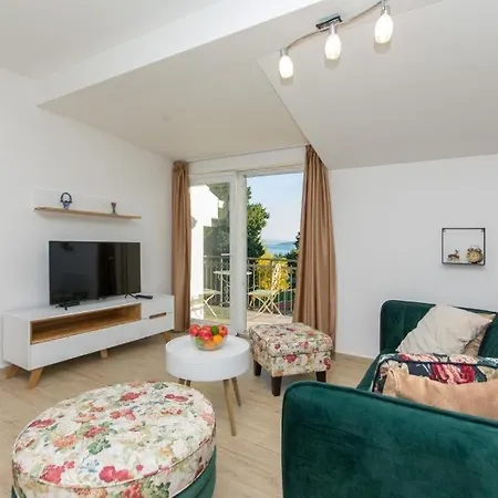 In Kastel Novi Mit Meerblick, Balkon, Klimaanlage, W-lan 5110-1 Apartmán