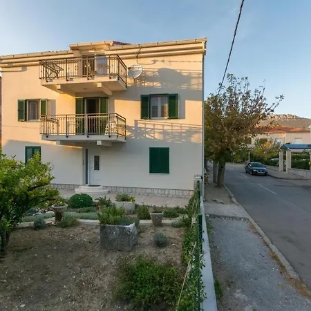 In Kastel Novi Mit Meerblick, Balkon, Klimaanlage, W-lan 5110-1 Apartmán